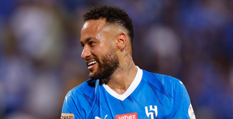 Neymar a embarqué sur son bateau de croisière, où il a vendu des billets