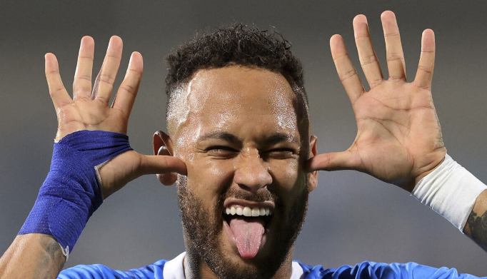 Neymar a été opéré et a publié des photos de l'hôpital